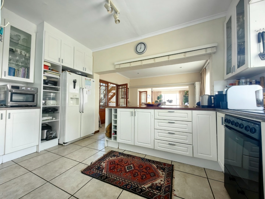 To Let 3 Bedroom Property for Rent in Gordons Bay Village Western Cape